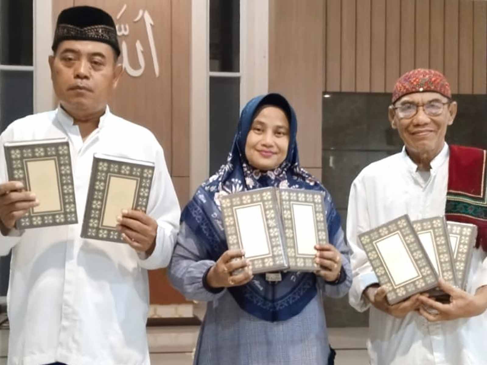 Masjid Al-Hidayah Terima Amanah Donasi Al-Qur’an